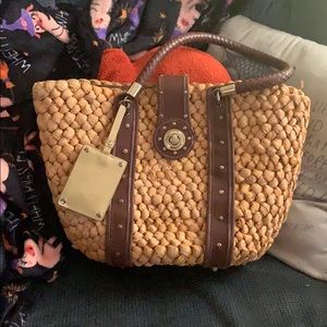 🌻 5/$25 when you bundle 🌻